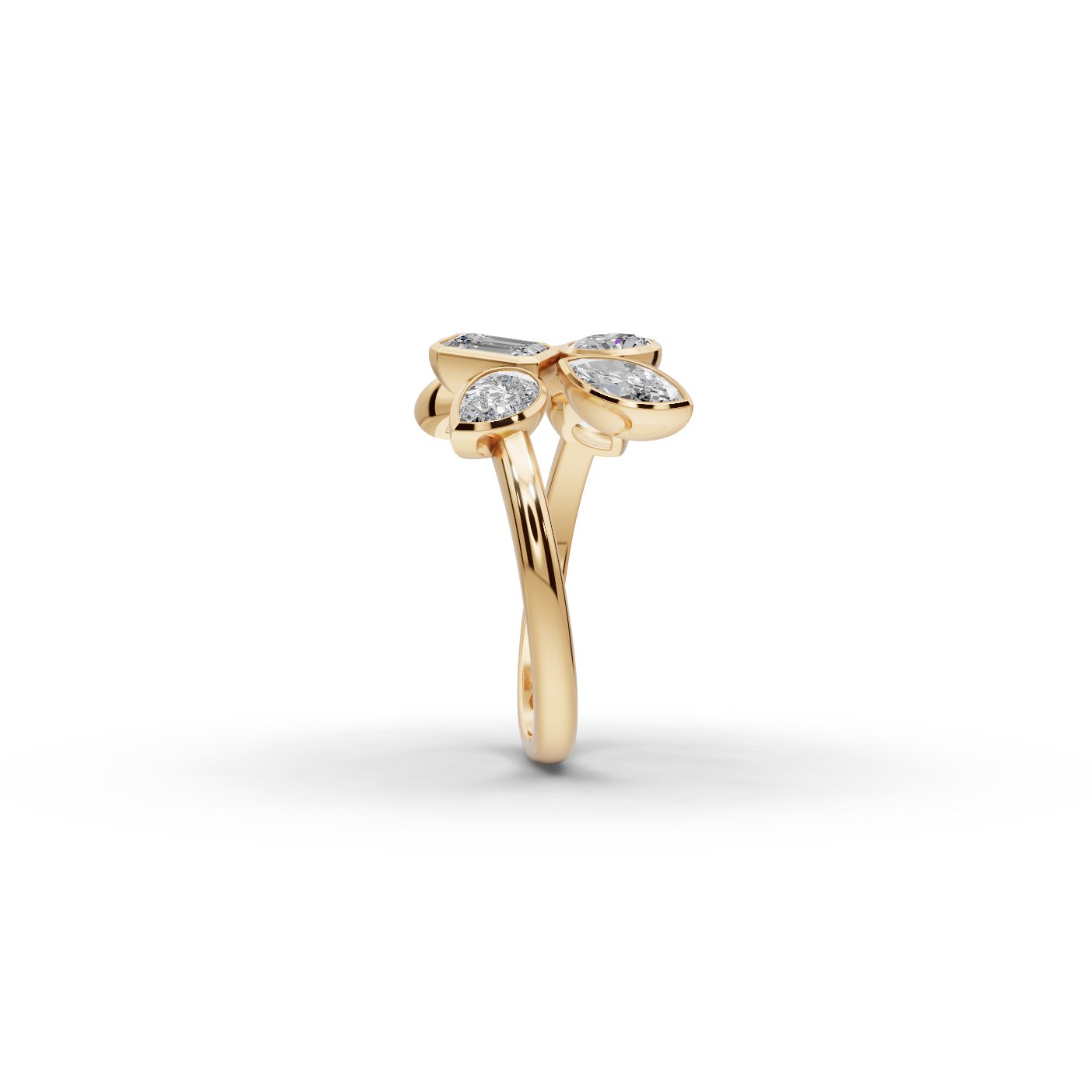 Classic Muse Emerald Lab-Grown Diamond Cocktail Ring in yellow gold